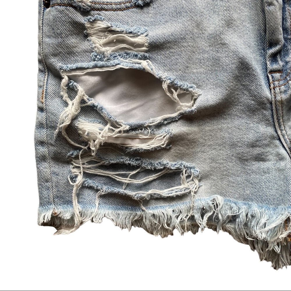 90s Light Wash Distressed Summer Boyfriend Shorts size Large - Picture 3 of 9